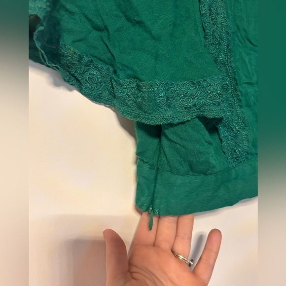 Miami- NET beautiful green embroidered crop top - Picture 6 of 6